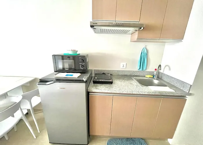 By Trixia Be Apartments, Luxury Apartments, Ac, Pool, Gym, Near It Park Apartment Cebu