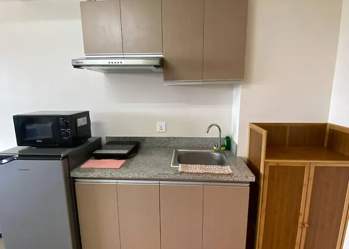 By Trixia Be Apartments, Luxury Apartments, Ac, Pool, Gym, Near It Park Apartment *